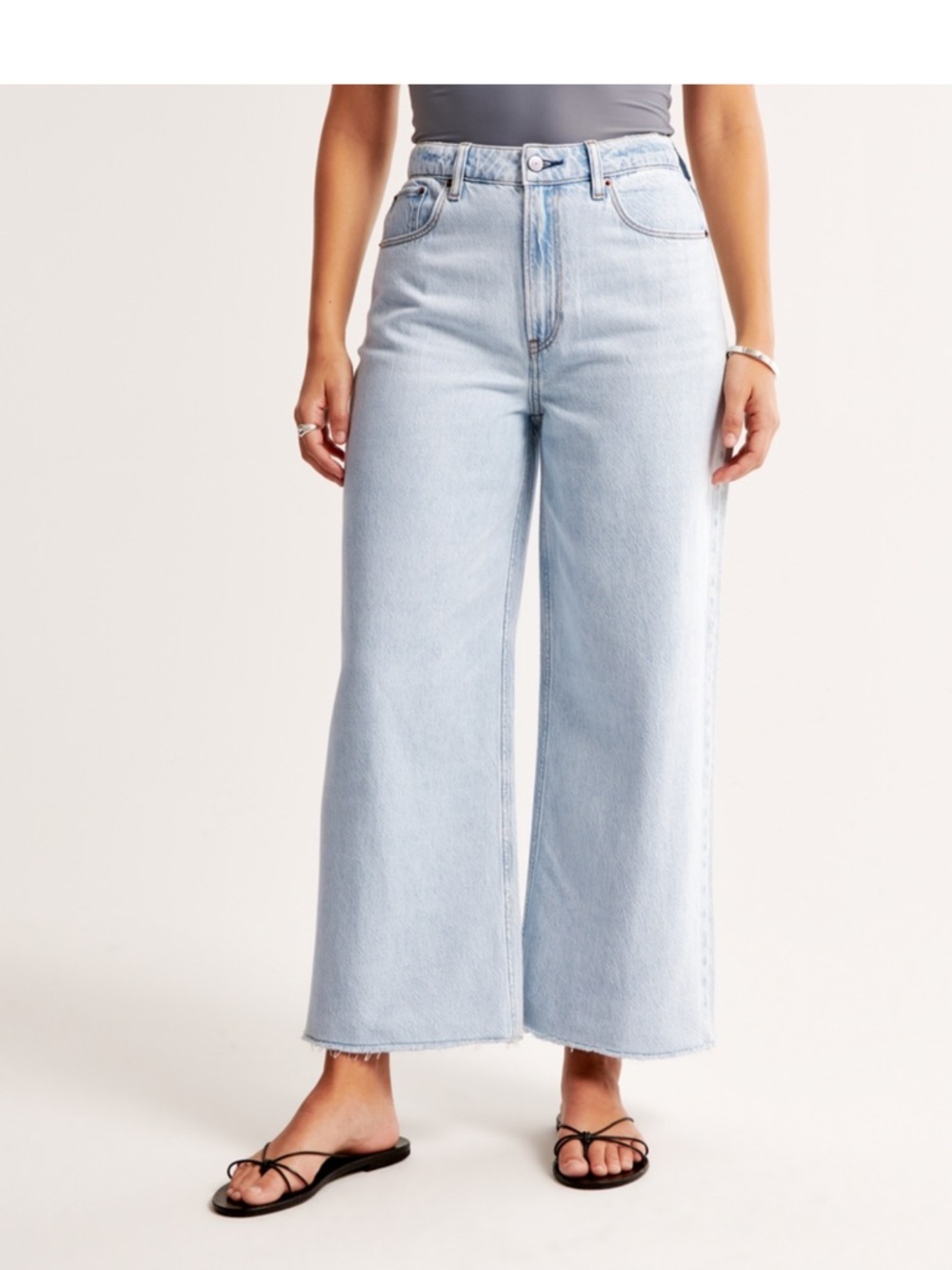 A&F Curve Love High Rise Cropped Wide Leg Jean. Light wash. Size 34.